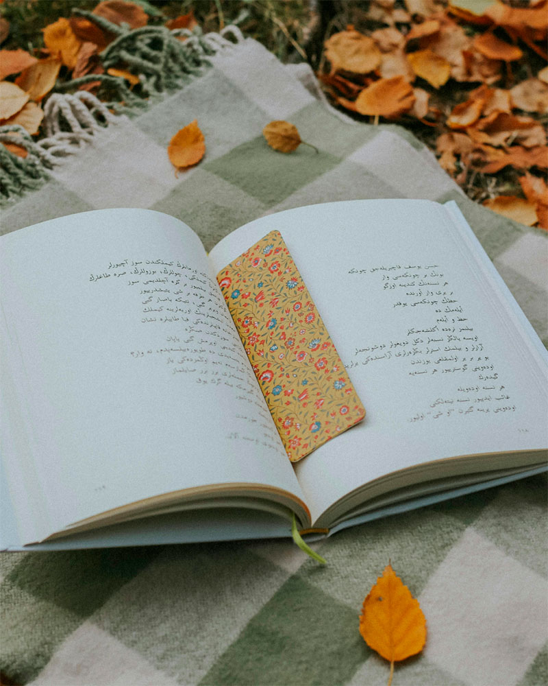 Inicial adornada personalizada inspirada en letras capitulares clásicas para ex libris y papelería